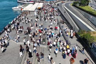 Bayram Tatilinde Eminönü'nde Yoğunluk