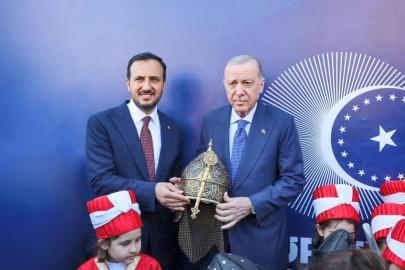 Cumhurbaşkanı Erdoğan'a özel hazırlanan miğfer hediye edildi