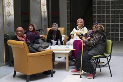 Demetevler Huzurevi'nde Bayram Coşkusu: 'Eşim Olduktan Sonra Bana Her Gün Bayram'