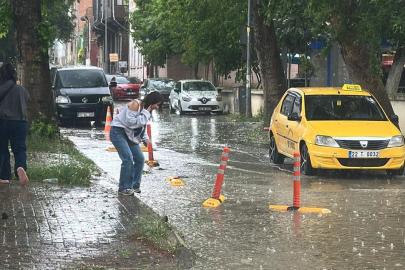 Edirne'de Ani Sağanak ve Dolu Yağışı Hayatı Olumsuz Etkiledi