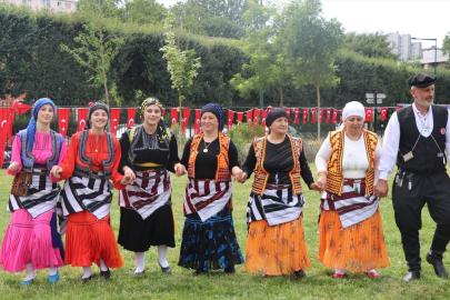 Fransa'da 10. Paris Karadeniz Yayla Festivali düzenlendi