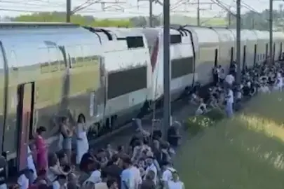 Fransa'da klimasız trenlerin içi fırına döndü: Yolcular ölüm tehlikesi geçirdi