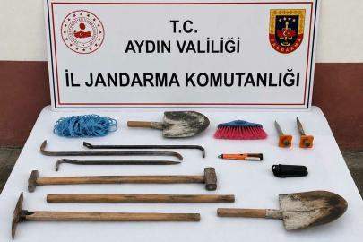 Germencik'teki Magnesia Antik Kenti'nde kaçak kazı yapan 3 kişi suçüstü yakalandı