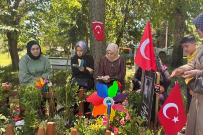 Maraş saldırısında kaybedilen çocukların ailelerinden ortak mezar ziyareti