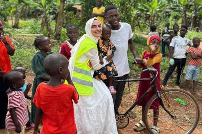 Mucizevi Eller gönüllüleri, Uganda'da kurban kesti, çocuklara yardım götürdü
