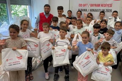 WEFA gönüllüleri Arnavutluk'ta 350 yetim çocuğa yardımda bulundu