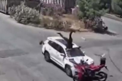15 yaşındaki sürücünün çarptığı motosikletin sürücüsü ağır yaralandı; kaza anı kamerada