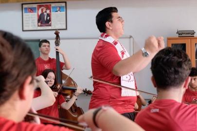 A Milli Futbol Takımı beste yarışmasında "Bizim Çocuklar" birinci oldu