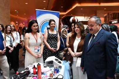 Adana'da "Hayat Boyu Öğrenme Şenliği" düzenledi
