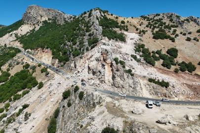 Adıyaman-Çelikhan kara yolunda heyelan nedeniyle kapanan yol yeniden ulaşıma açıldı