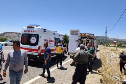 Adıyaman'da motosiklet ile kamyonetin çarpıştığı kazada 2 kişi yaralandı