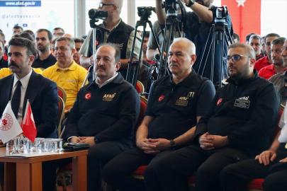 AFAD Akreditasyon Sistemi'ne dahil olan gönüllüler armalarını aldı