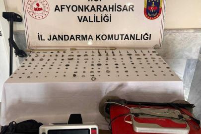 Afyonkarahisar'da 150 sikke ve obje ele geçirildi