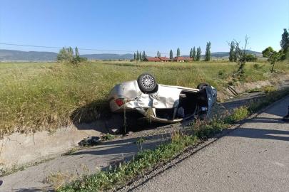 Afyonkarahisar'da şarampole devrilen otomobildeki 1 kişi öldü, 3 kişi yaralandı
