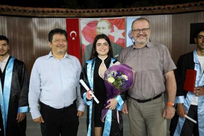 Akdeniz Üniversitesi'nde otomotiv bölümündeki tek kız öğrenci mezun oldu