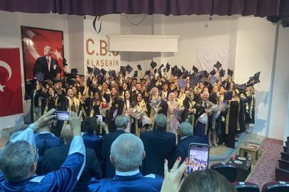 Alaşehir'de meslek yüksekokulundan mezun olan 170 öğrenci diplomalarını aldı