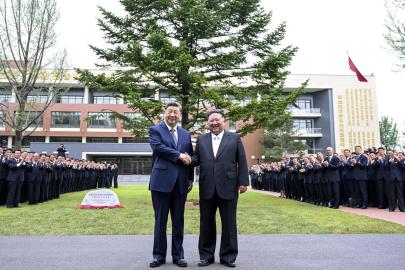 Albüm: Xi ve Kim, Kore İşçi Partisi Merkezi Kadro Eğitim Okulu'nu Ziyaret Etti