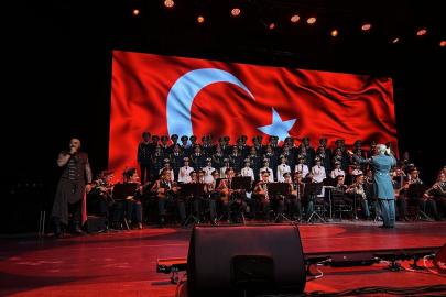 Aleksandrov Rus Kızılordu Korosu ve Hayko Cepkin Harbiye'de aynı sahnede buluştu