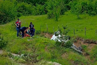 Amasya'da devrilen hafif ticari araçtaki 3 kişi yaralandı