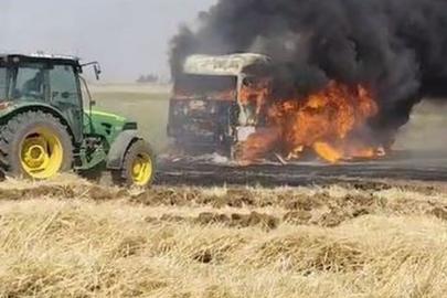 Anız yangınında alevler TIR'a sıçradı; o anlar kamerada