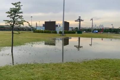 Ankara'da dolu ve sağanak hayatı olumsuz etkiledi