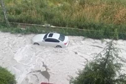 Ankara'da dolu ve sağanak hayatı olumsuz etkiledi