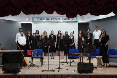 Ankara'da "Öğretmenler Korosu" konser verdi