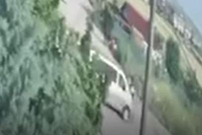 Ankara'da skuter ile giderken hafif ticari aracın çarptığı çocuk öldü, kaza anı kamerada