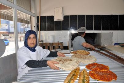 Anne, oğlu için açtığı fırında çalışmaya başladı