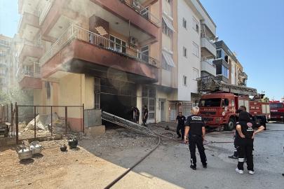 Antalya'da bir apartmanın depo kısmında çıkan yangın söndürüldü