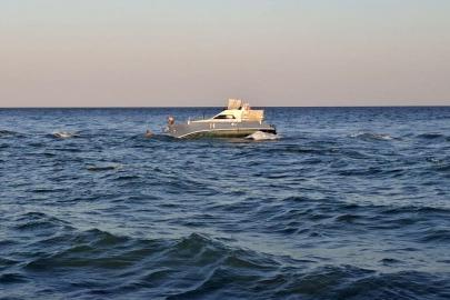 Antalya'da Karaya Oturan Gezi Teknesindeki 3 Kişi Kurtarıldı