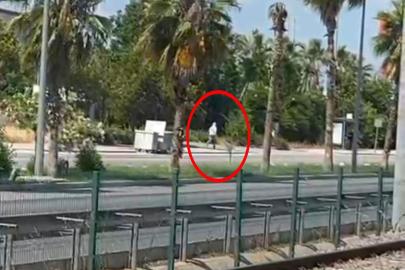 Antalya'da Oto Galeriye Silahlı Saldırı: Kaçış Anı Kamerada