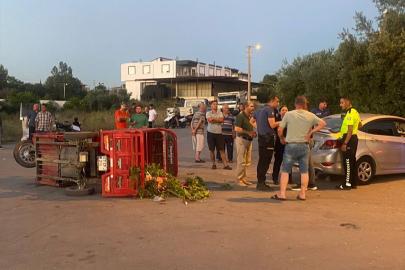Antalya'da otomobille çarpışan elektrikli motosikletteki aynı aileden 4 kişi yaralandı