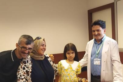 'Mucize' nakille hayata dönen 9 yaşındaki Nisanur, doğum gününü doktorları ile kutladı