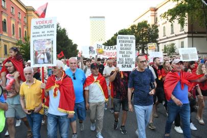 Arnavutluk'ta Trump bağlantılı projeye 20 gündür protesto