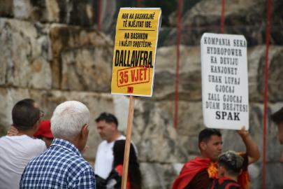 Arnavutluk'ta Trump bağlantılı projeye 25 gündür protesto