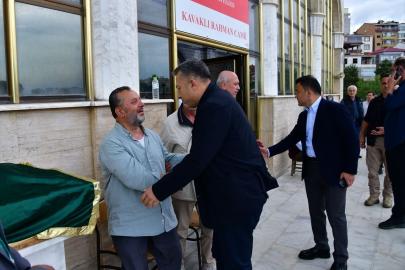 Artvin'de serinlemek için girdiği gölette hayatını kaybeden müezzin toprağa verildi