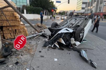 Avcılar'da iki aracın karıştığı kazada devrilen otomobilin sürücüsü yaralandı