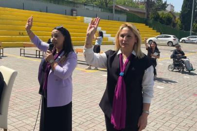 Avcılar'da kadın muhtarlardan 'elle yardım isteme işareti' için farkındalık çalışması