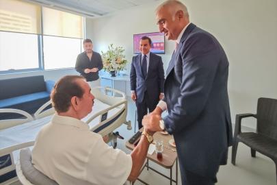 Bakan Ersoy'dan sanatçı İbrahim Tatlıses'e "geçmiş olsun" ziyareti
