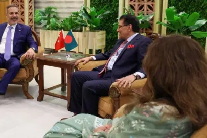 Bakan Fidan Bangladeşli mevkidaşı Rahman ile bir araya geldi