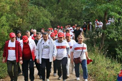 Bakan Tekin Sakarya'da öğretmenlerle ormanda yürüyüşe katıldı