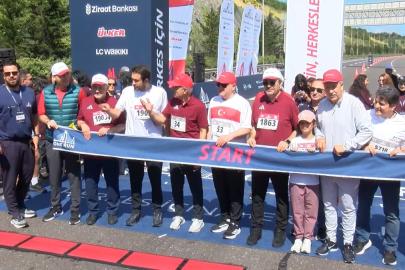 Bakan Uraloğlu ve Bakan Bak Yavuz Sultan Selim Köprüsü'nde düzenlenen 'One Run' koşusuna katıldı