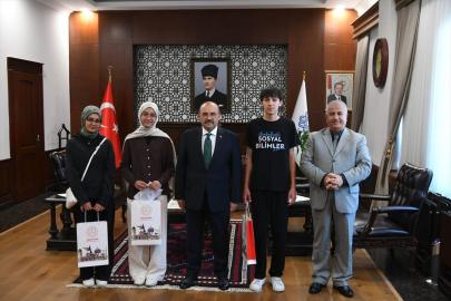 Balıkesir'de kompozisyon yarışmasında dereceye giren öğrenciler ödüllendirildi