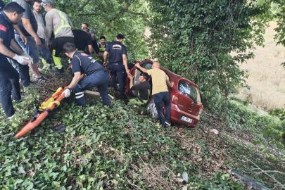 Balıkesir'de otomobilin devrildiği kazada 2 kişi yaralandı
