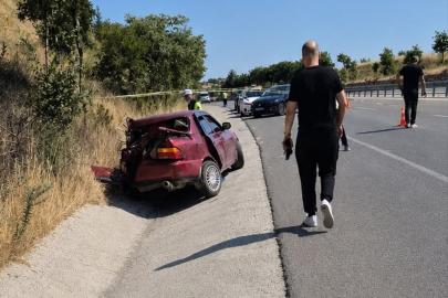 Balıkesir'de süt tankerinin çarptığı otomobilin sürücüsü öldü, eşi ve çocuğu yaralandı