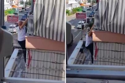 Balkon demirinde mahsur kaldı, itfaiye merdiveniyle kurtarıldı