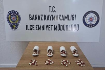 Banaz'da kovalamacayla durdurulan otomobilde uyuşturucu ele geçirildi