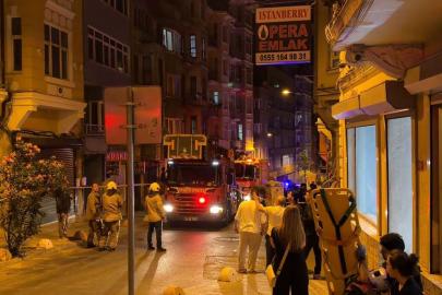 Beyoğlu'nda bodrum katında duvar çöktü; 5 katlı bina tahliye edildi
