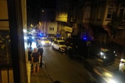 Beyoğlu'nda patlayıcı bırakılan sokaktaki bina, araç ve iş yerlerinde hasar oluştu